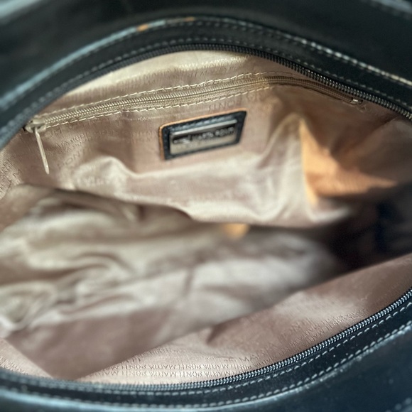 Marta Ponti made Portugal Elegant Black Leather Shoulder Bag - Picture 12 of 14